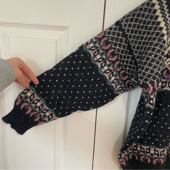 Dale of Norway Women’s Norwegian Fair Isle Print Thick Wool Sweater Medium - Picture 5 of 8